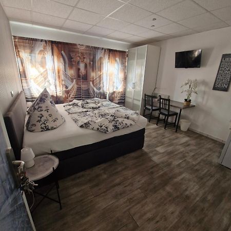 Auberge de jeunesse Boardinghouse Sinsheim Zentral Am Burgplatz Extérieur photo