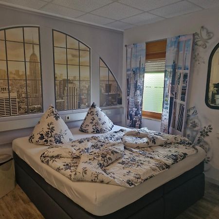 Auberge de jeunesse Boardinghouse Sinsheim Zentral Am Burgplatz Extérieur photo
