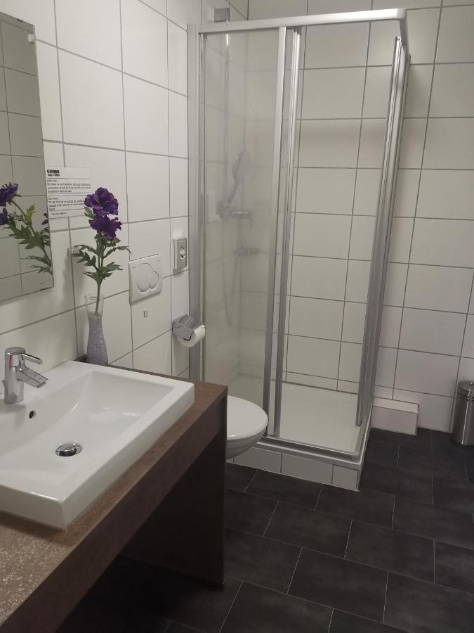 Auberge de jeunesse Boardinghouse Sinsheim Zentral Am Burgplatz Extérieur photo