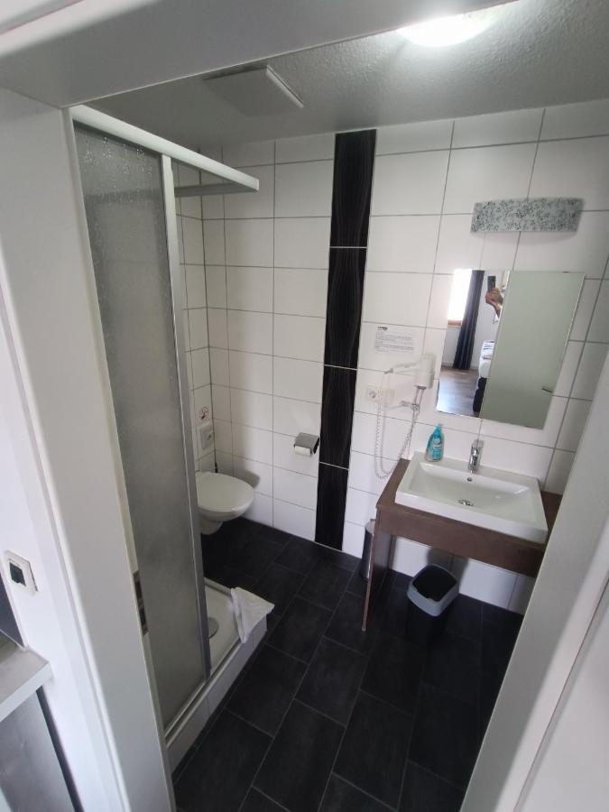 Auberge de jeunesse Boardinghouse Sinsheim Zentral Am Burgplatz Extérieur photo