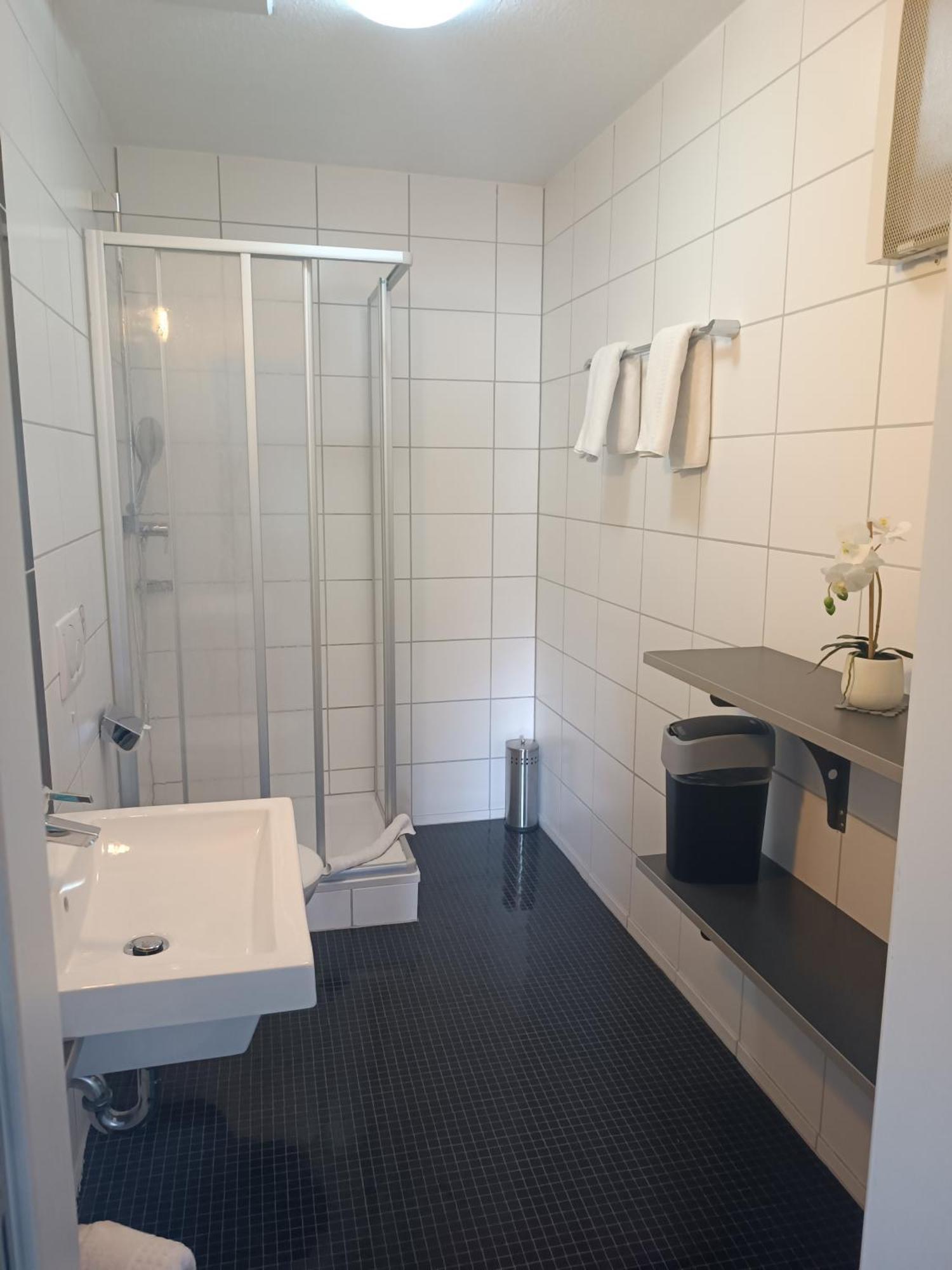 Auberge de jeunesse Boardinghouse Sinsheim Zentral Am Burgplatz Extérieur photo