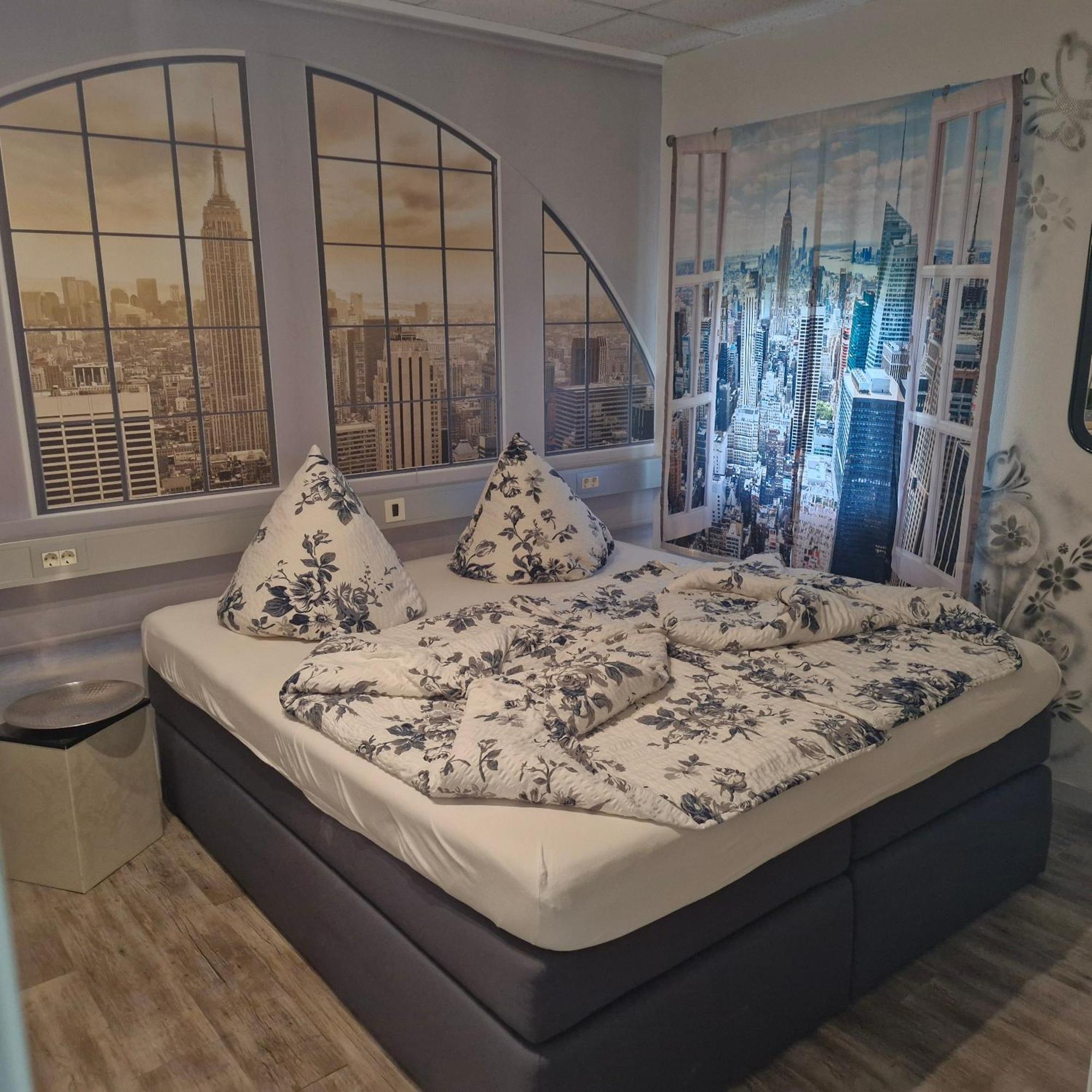 Auberge de jeunesse Boardinghouse Sinsheim Zentral Am Burgplatz Extérieur photo