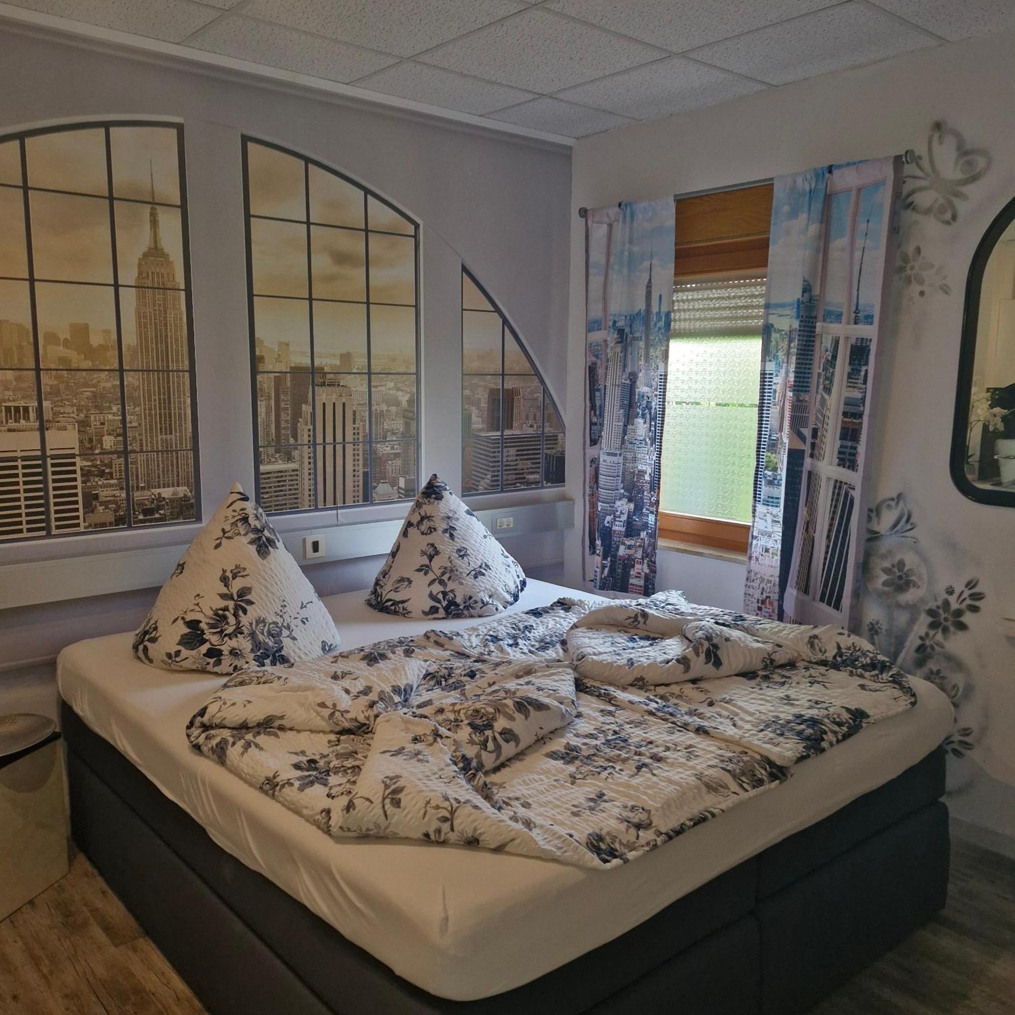 Auberge de jeunesse Boardinghouse Sinsheim Zentral Am Burgplatz Extérieur photo