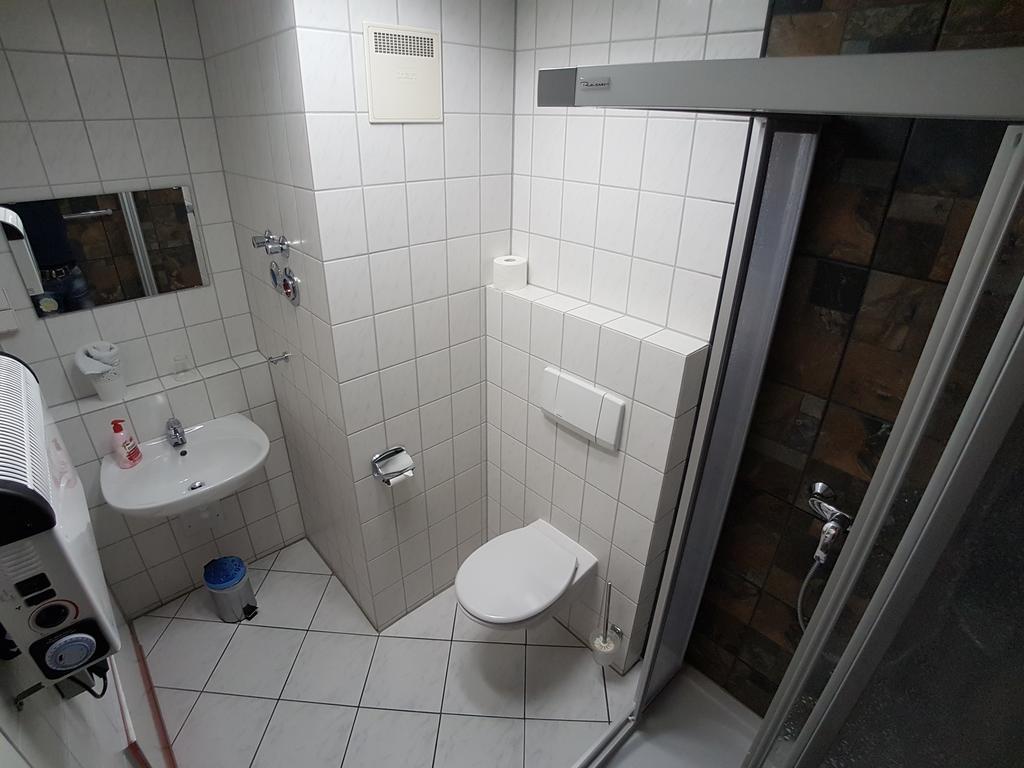 Auberge de jeunesse Boardinghouse Sinsheim Zentral Am Burgplatz Extérieur photo