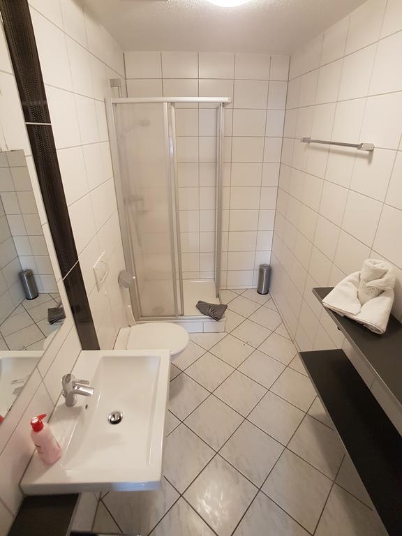 Auberge de jeunesse Boardinghouse Sinsheim Zentral Am Burgplatz Extérieur photo
