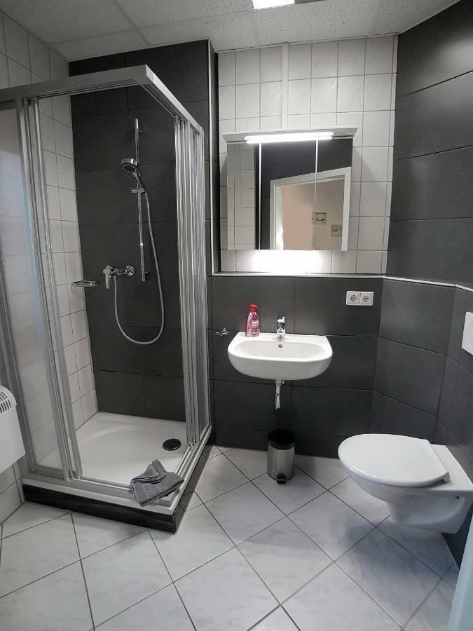 Auberge de jeunesse Boardinghouse Sinsheim Zentral Am Burgplatz Extérieur photo