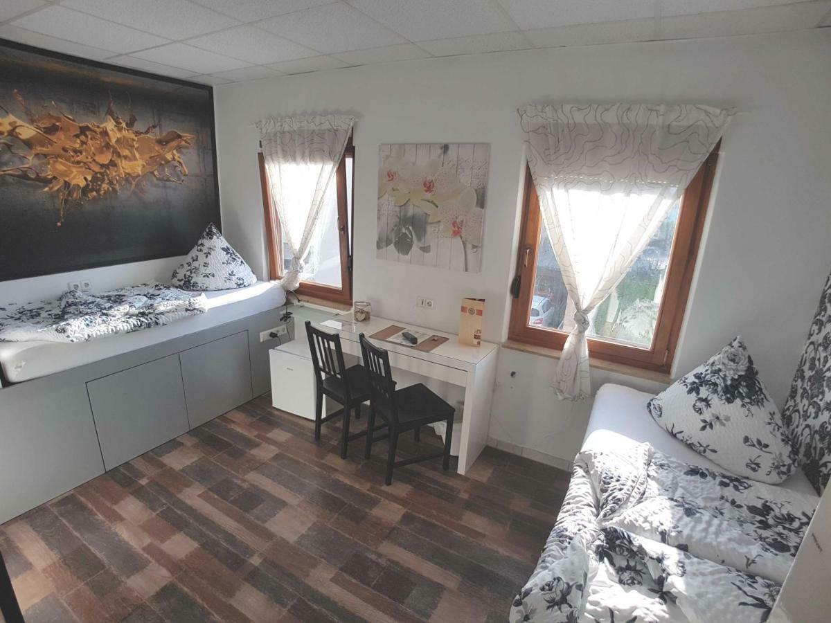 Auberge de jeunesse Boardinghouse Sinsheim Zentral Am Burgplatz Extérieur photo