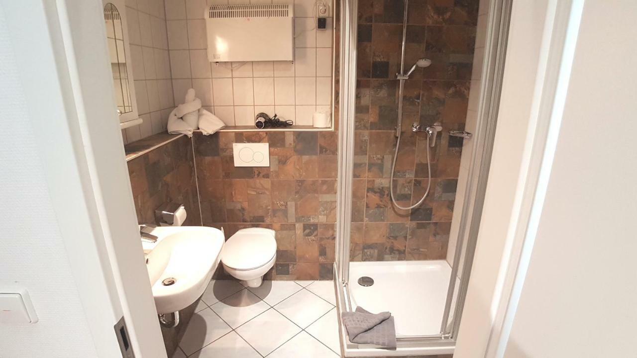 Auberge de jeunesse Boardinghouse Sinsheim Zentral Am Burgplatz Extérieur photo
