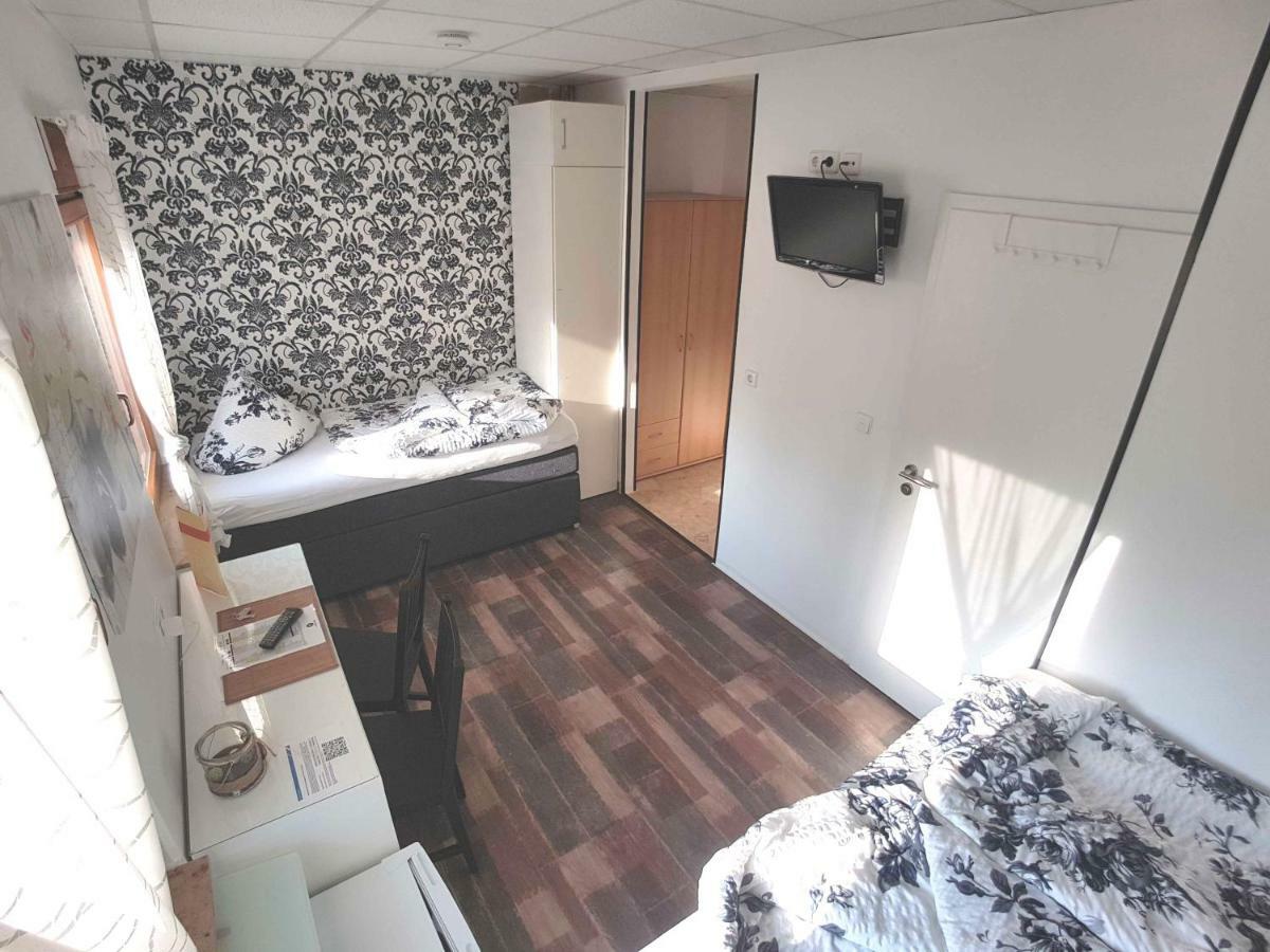 Auberge de jeunesse Boardinghouse Sinsheim Zentral Am Burgplatz Extérieur photo
